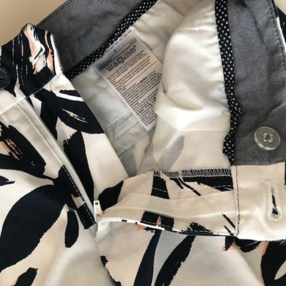 BANANA REPUBLIC Bermuda Shorts - NWOT - Picture 10 of 14